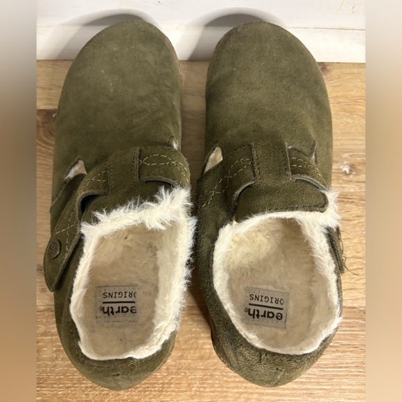 Earth Origins Aurora Jade Classic Fur Lined Clogs in Olive Green - Picture 9 of 11